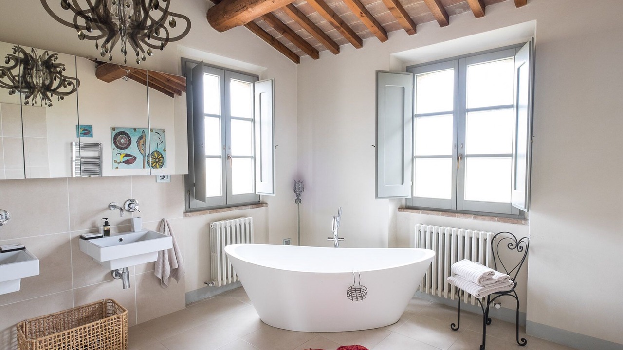 Photo of Bathroom in Montone