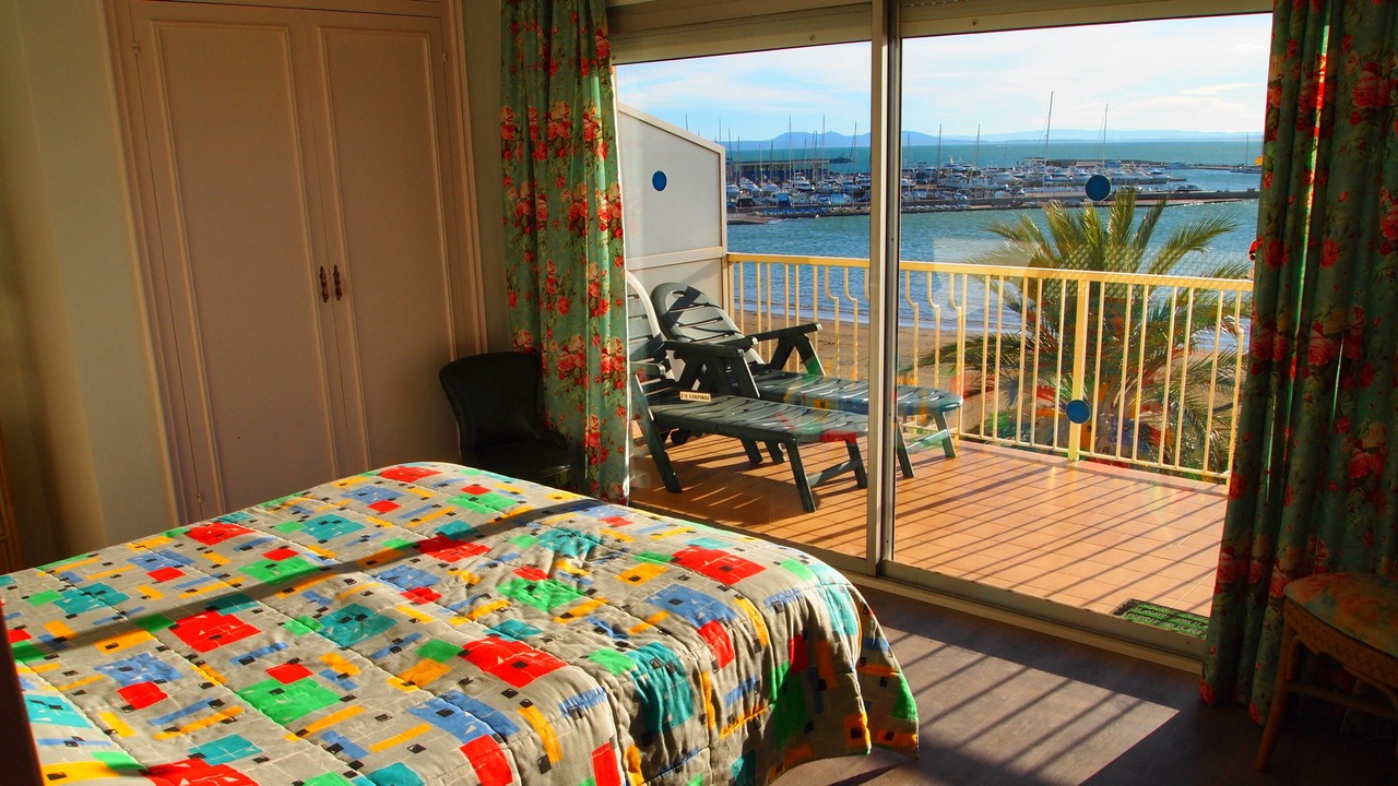 Photo of Bedroom in Roses Town Center