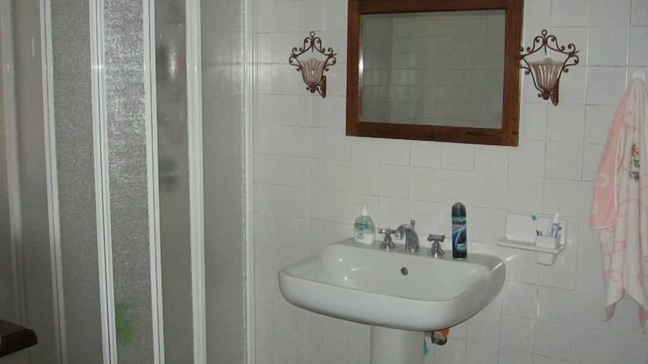 Photo of Bathroom in Crabbia