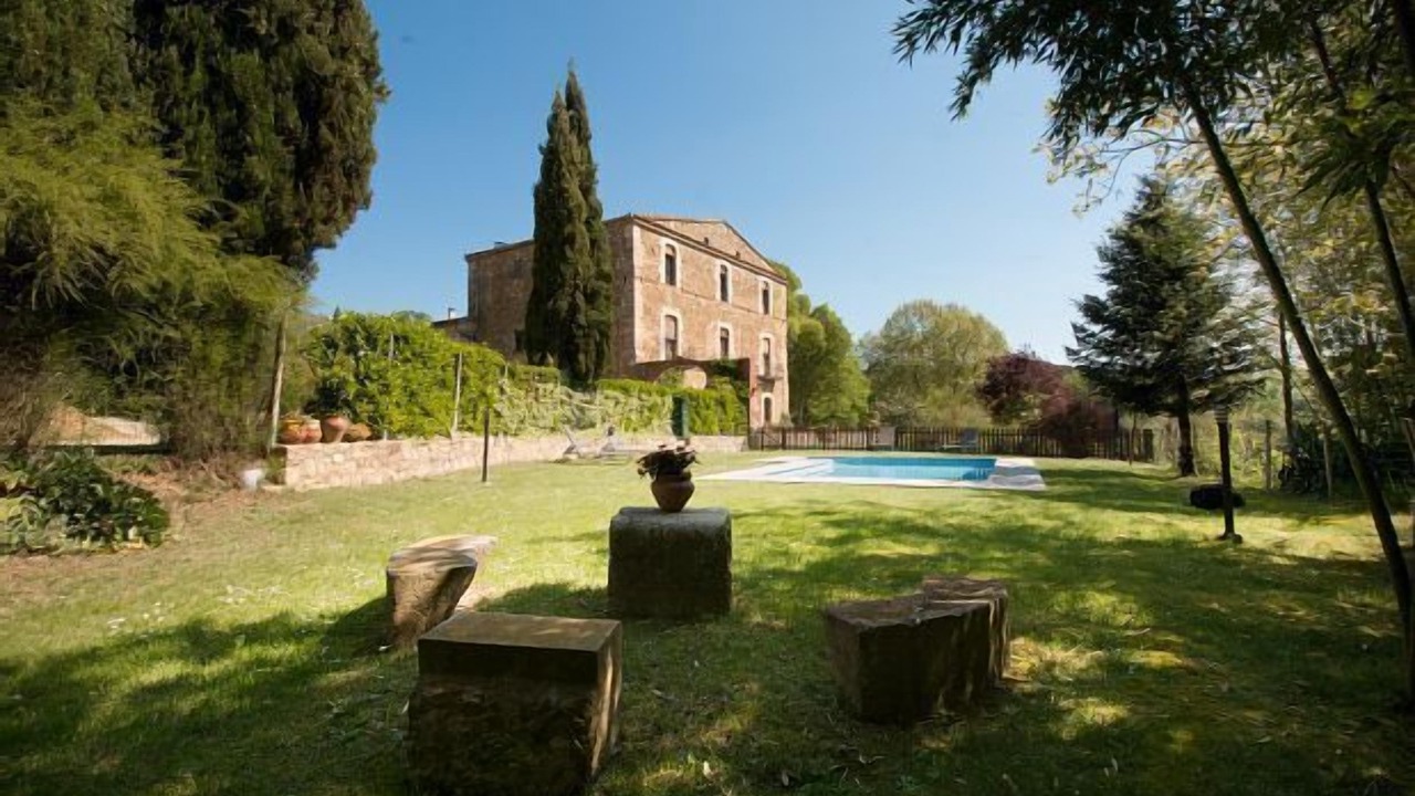 Photo of Outdoor in Maia de Montcal