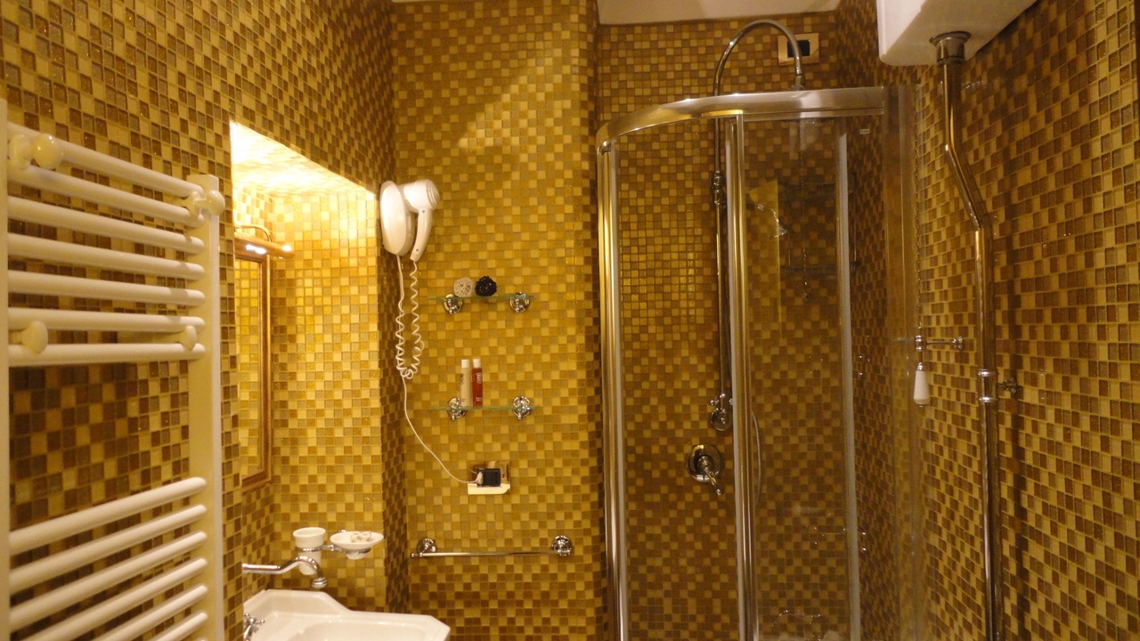 Photo of Bathroom in Izzalini