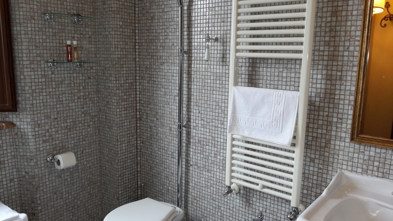 Photo of Bathroom in Izzalini