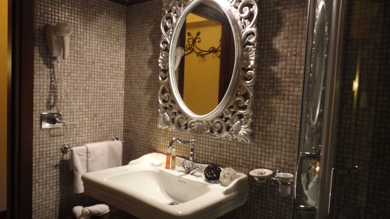 Photo of Bathroom in Izzalini