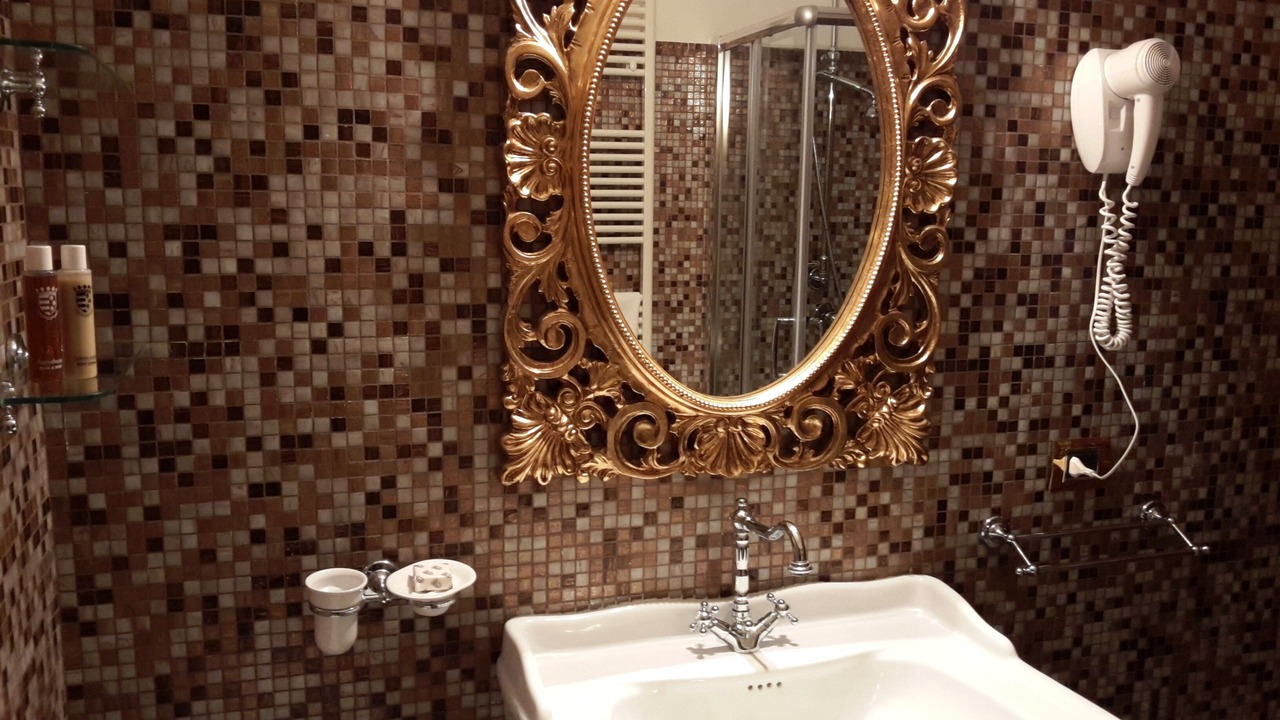 Photo of Bathroom in Izzalini