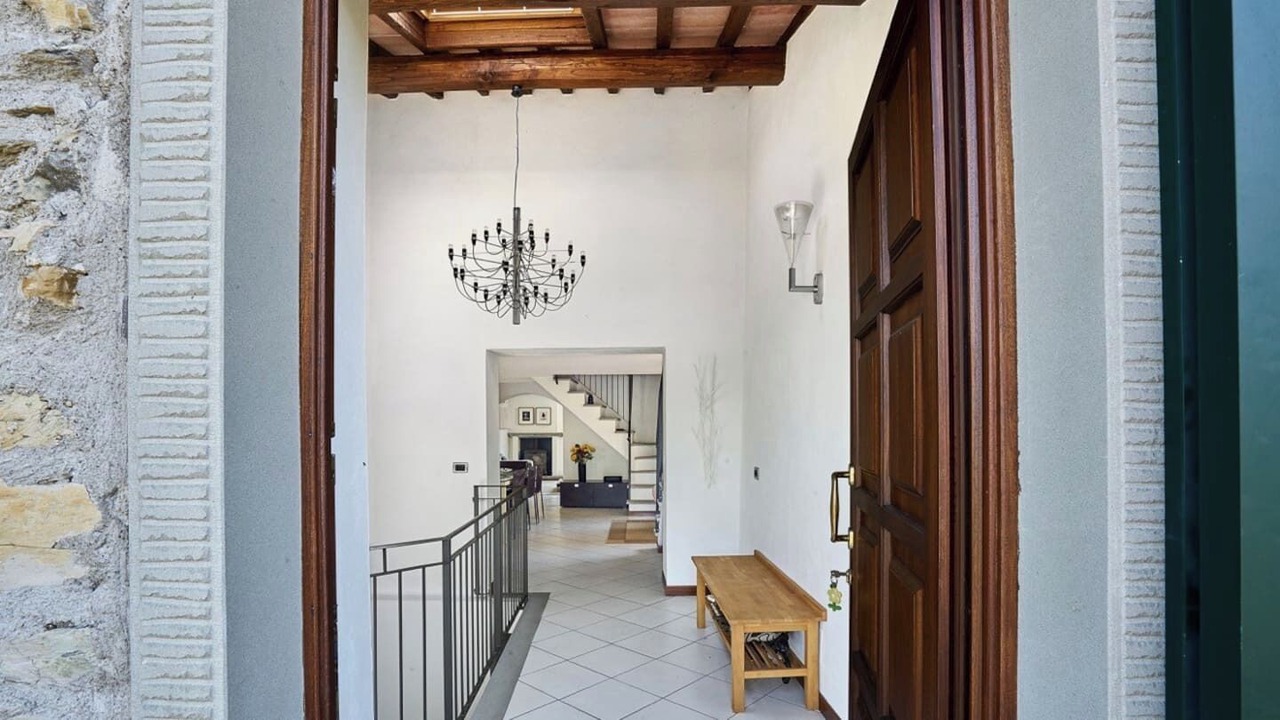 Photo of Others in Maglietola