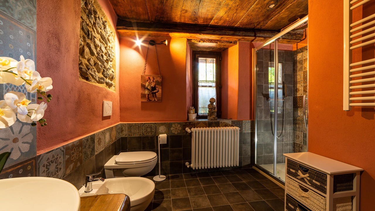Photo of Bathroom in Montrigiasco