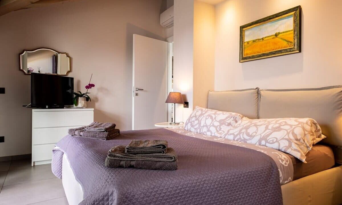 Photo of Bedroom in Massino Visconti
