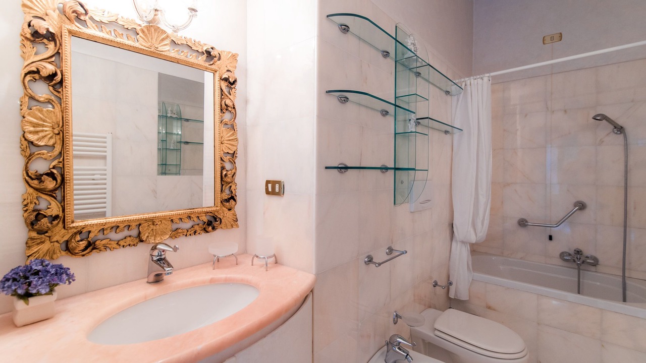 Photo of Bathroom in Faggeto Lario
