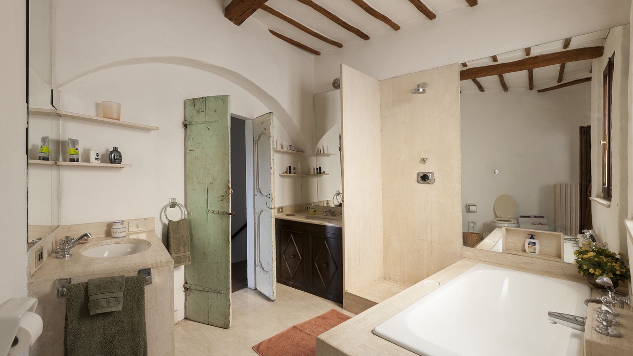 Photo of Bathroom in Todi