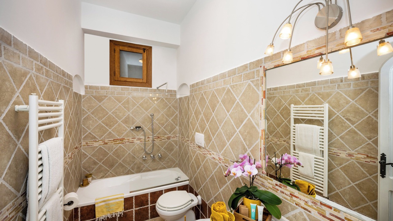Photo of Bathroom in Montepertuso