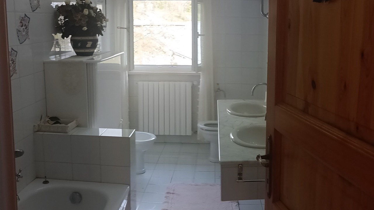 Photo of Bathroom in Jenne