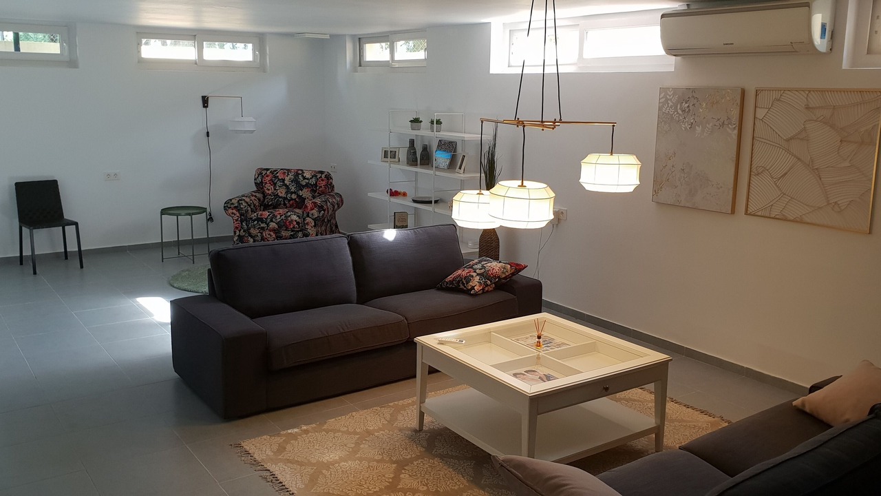 Photo of Livingroom in New Golden Mile