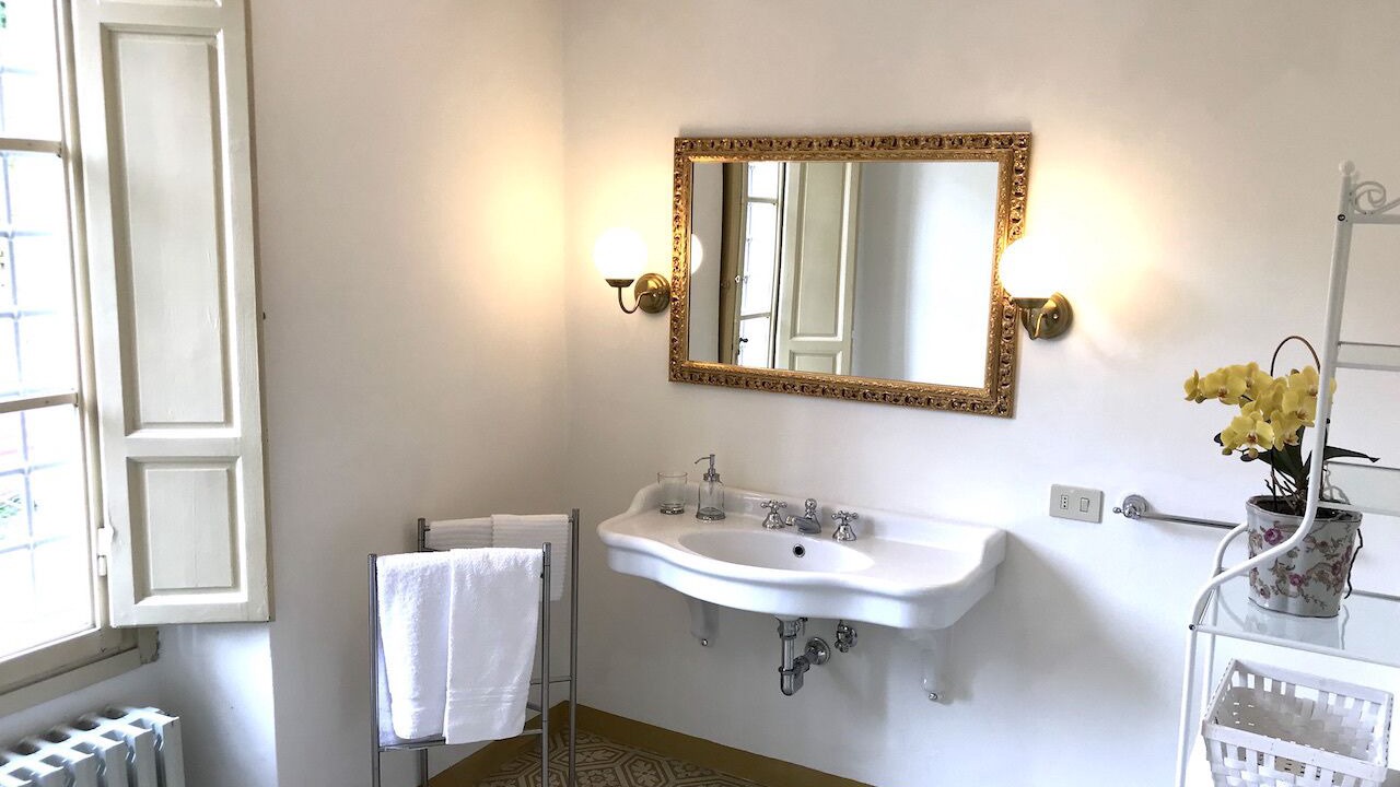 Photo of Bathroom in Margine Coperta-Traversagna