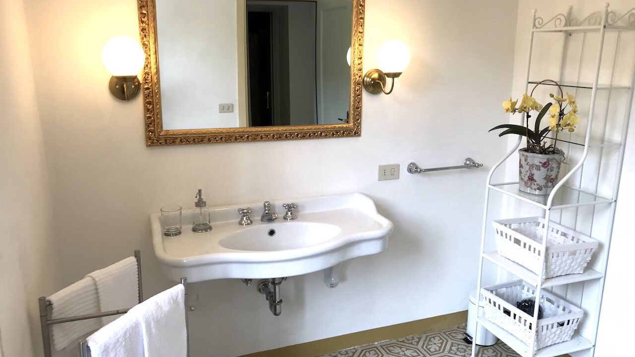 Photo of Bathroom in Margine Coperta-Traversagna