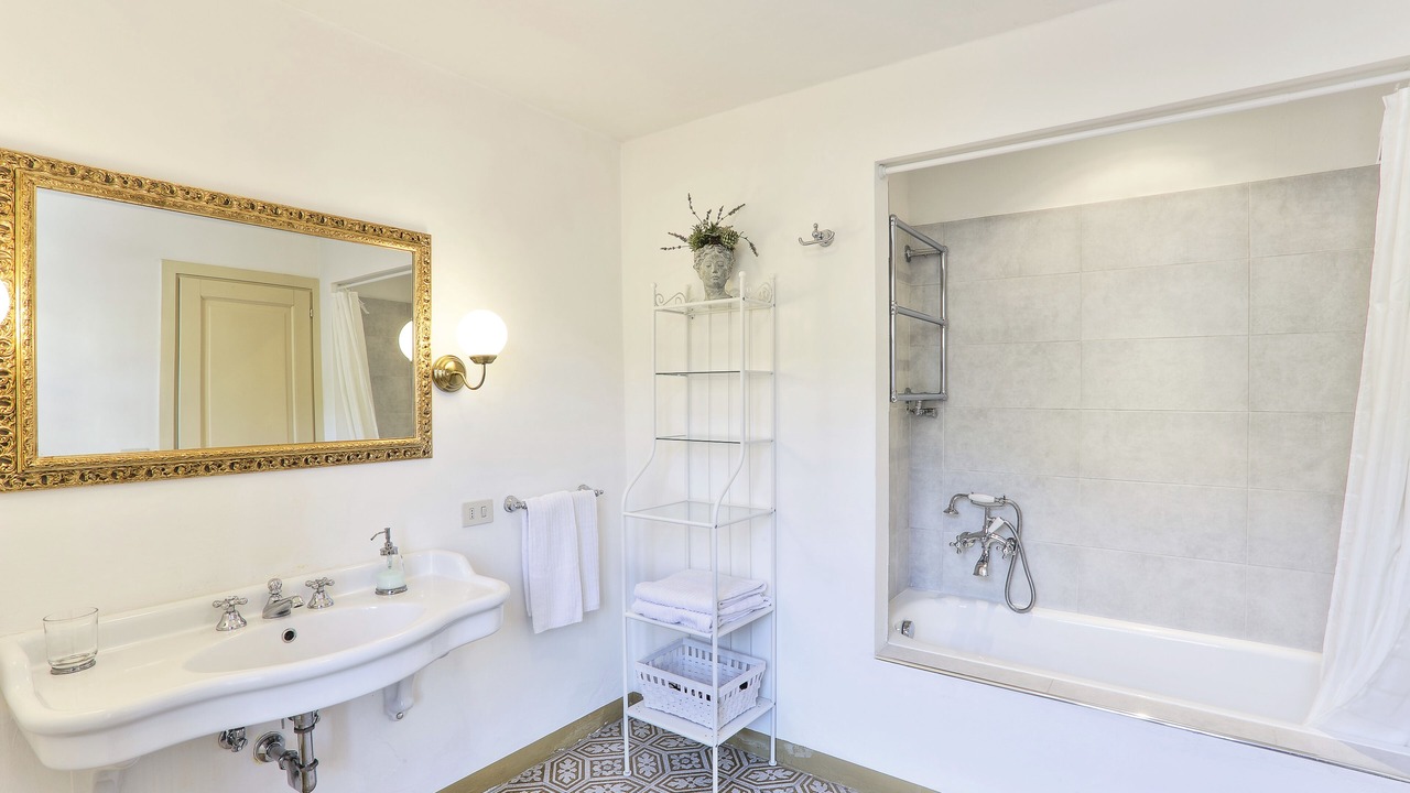 Photo of Bathroom in Margine Coperta-Traversagna