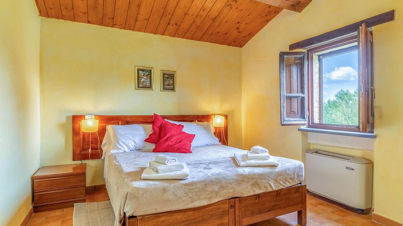 Photo of Others in Montone