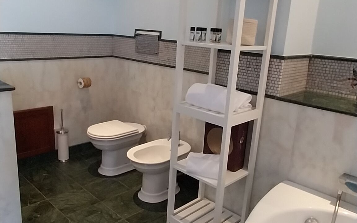 Photo of Bathroom in Tiche