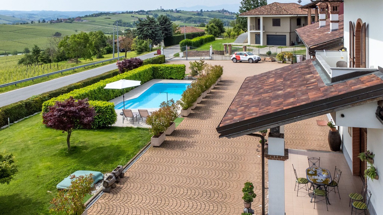Photo of Others in Barolo