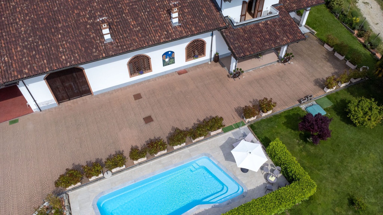 Photo of Others in Barolo