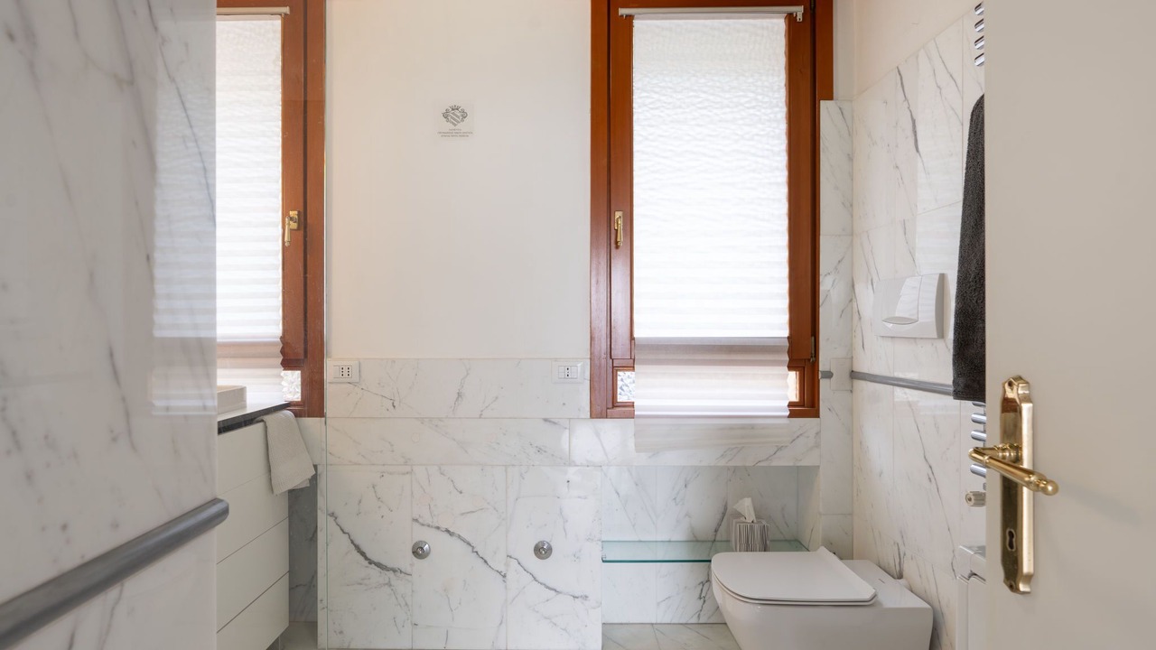 Photo of Bathroom in Capo Mimosa-Rollo