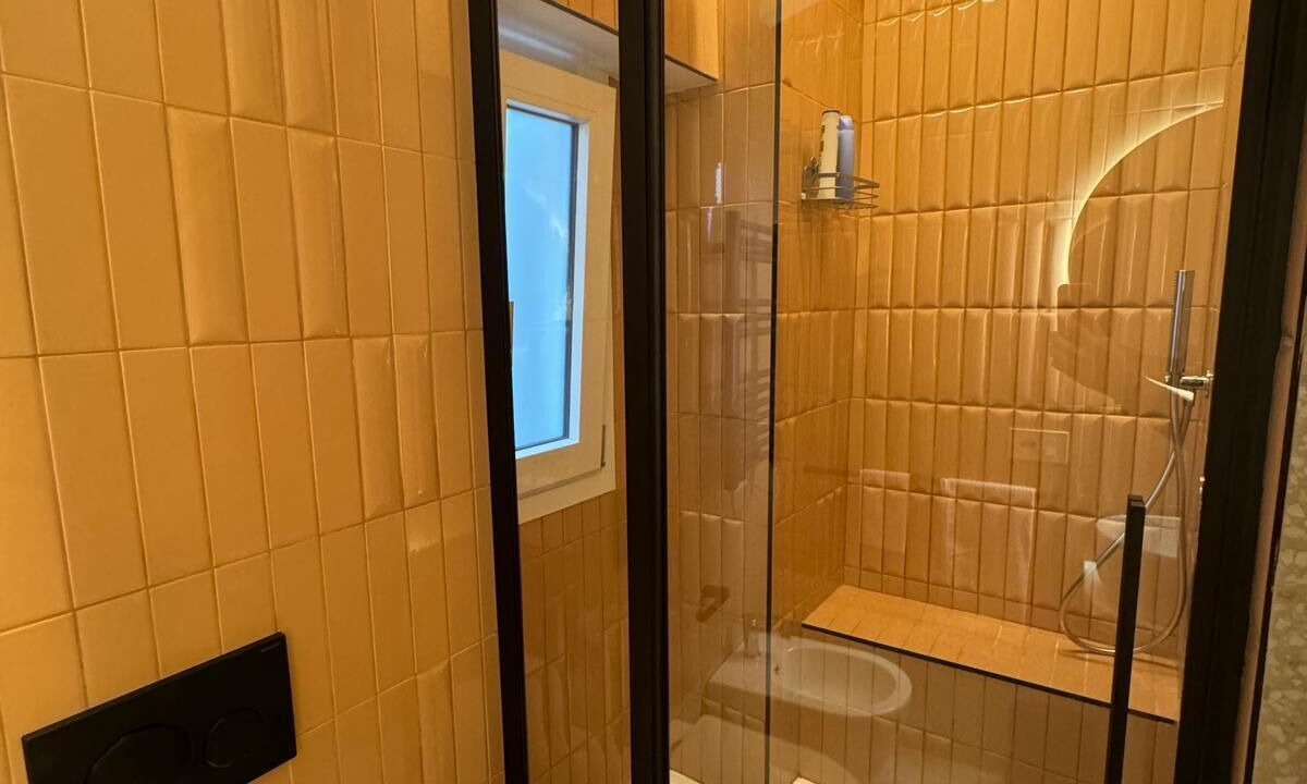 Photo of Bathroom in Sale Marasino