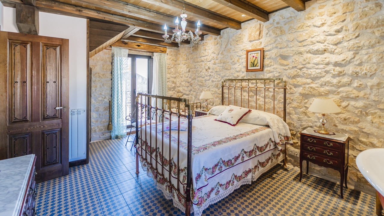 Photo of Bedroom in Moral de Hornuez