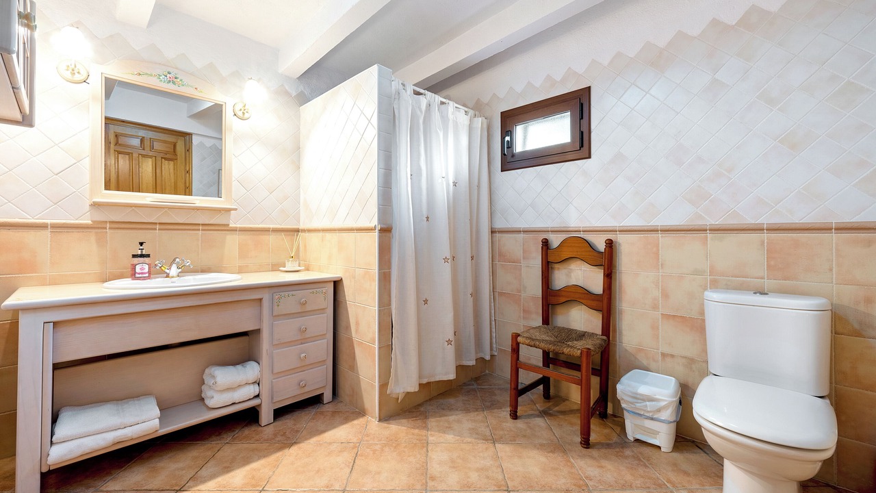 Photo of Bathroom in Botarell