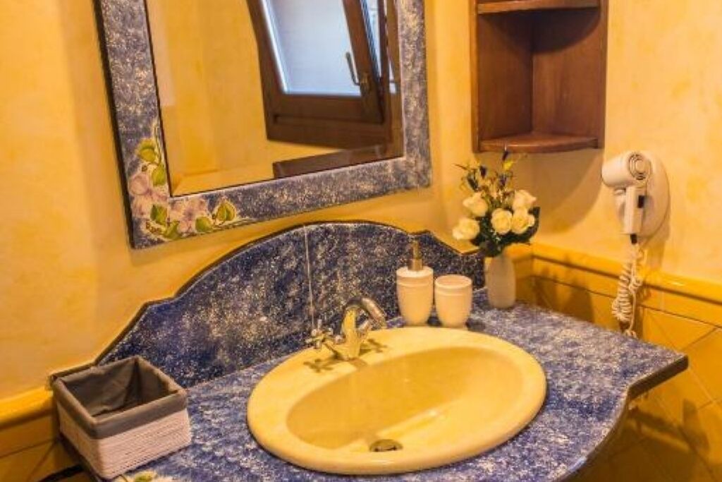 Photo of Bathroom in Pantelleria