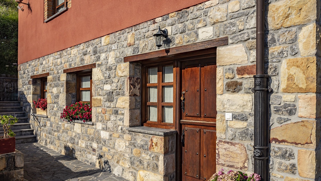 Photo of Outdoor in Llenin