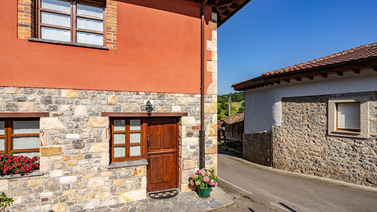 Photo of Outdoor in Llenin