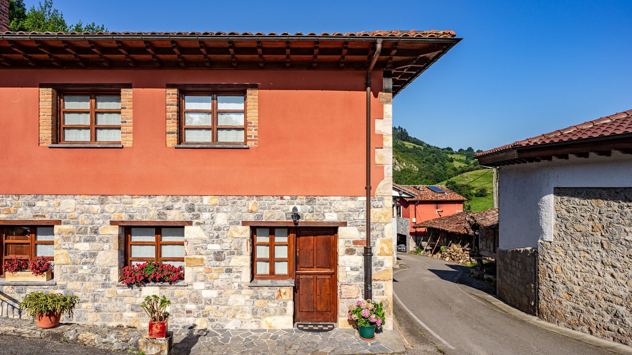 Photo of Outdoor in Llenin