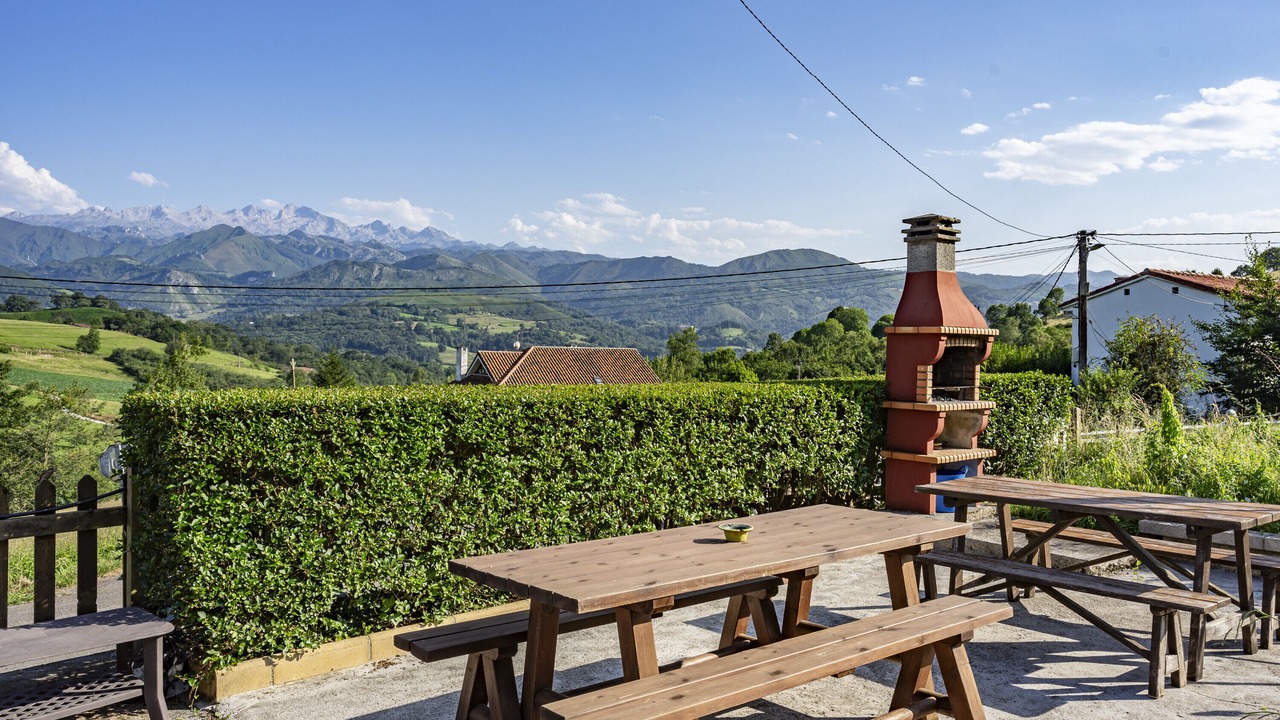 Photo of Outdoor in Llenin