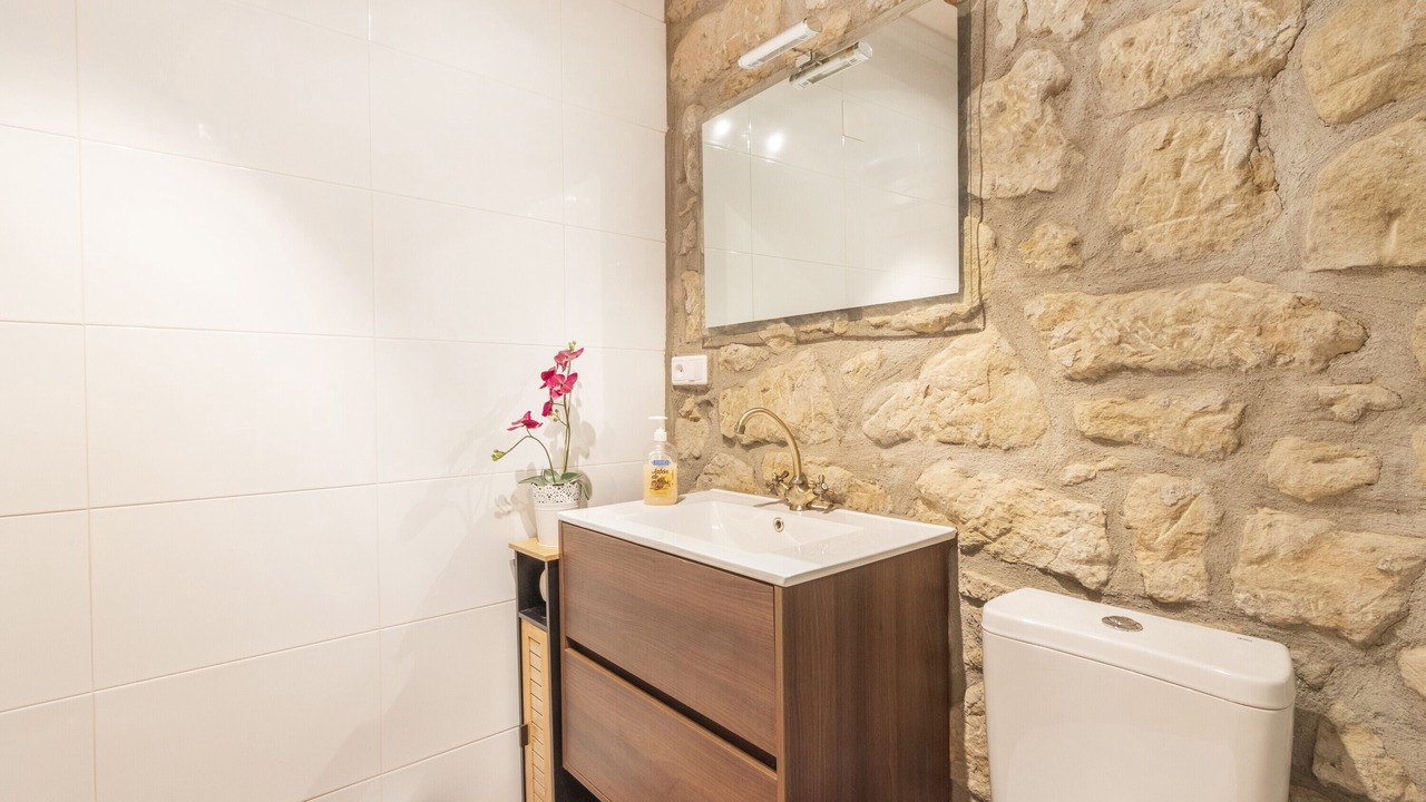 Photo of Bathroom in Maials