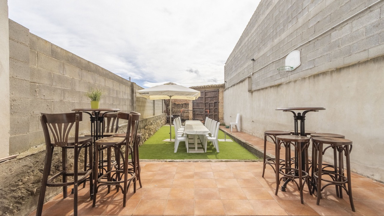 Photo of Outdoor in Maials