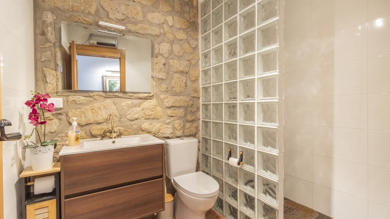 Photo of Bathroom in Maials