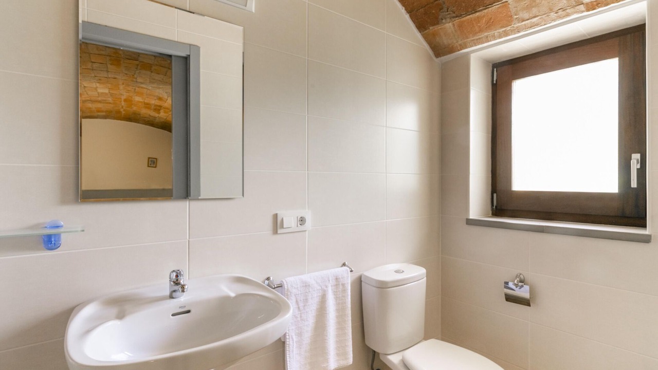 Photo of Bathroom in Llers