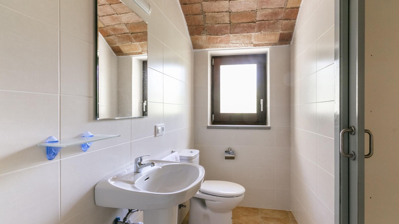 Photo of Bathroom in Llers