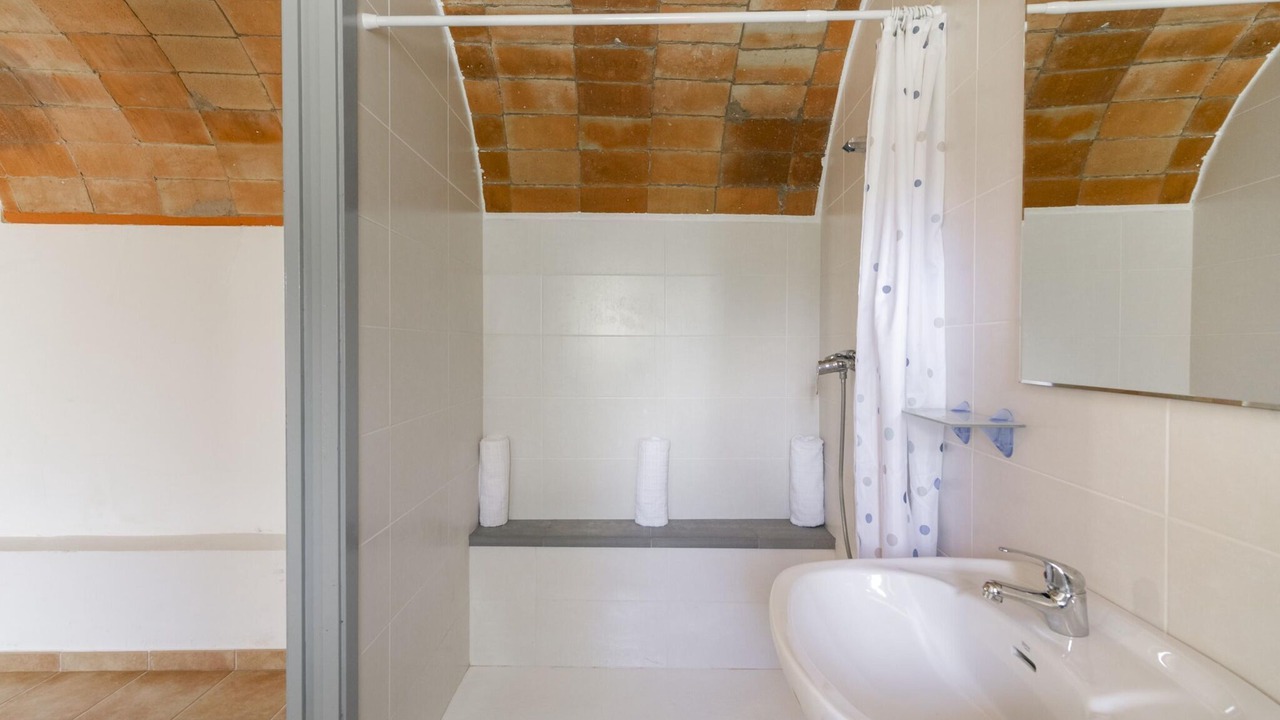 Photo of Bathroom in Llers