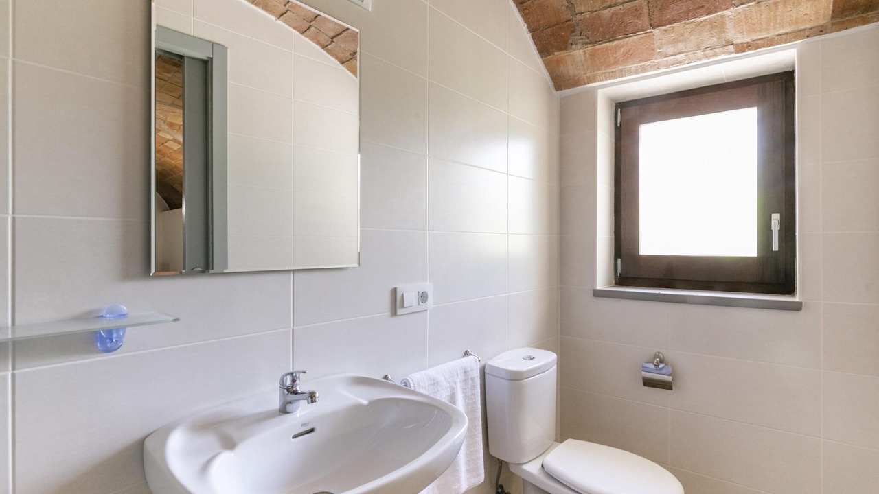 Photo of Bathroom in Llers