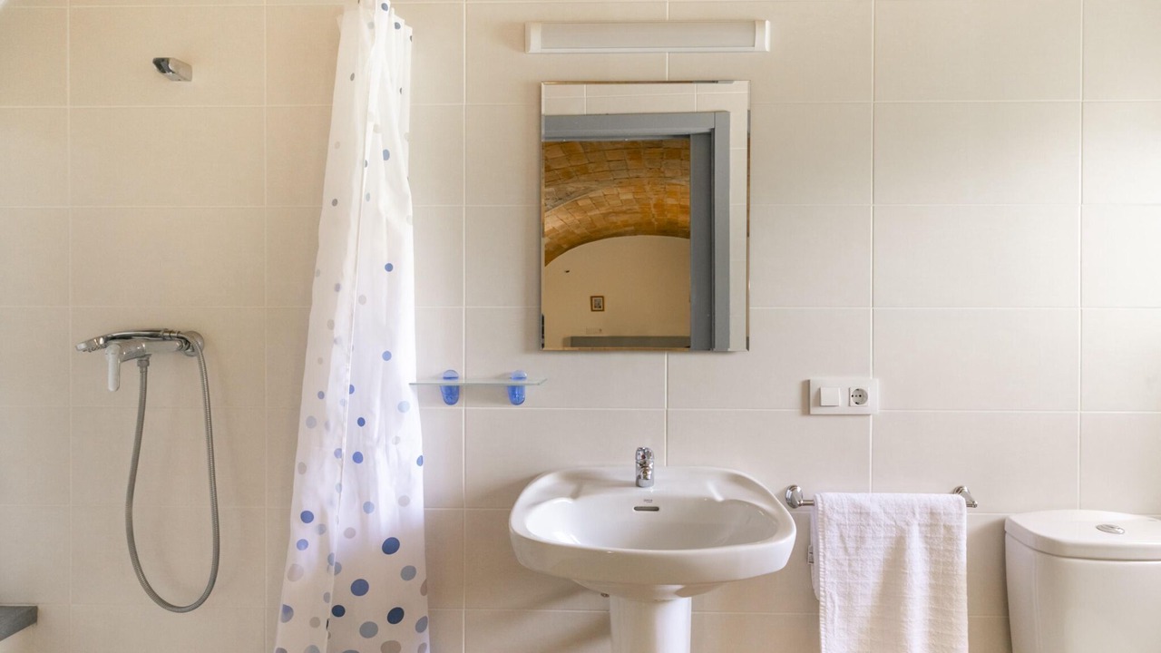 Photo of Bathroom in Llers