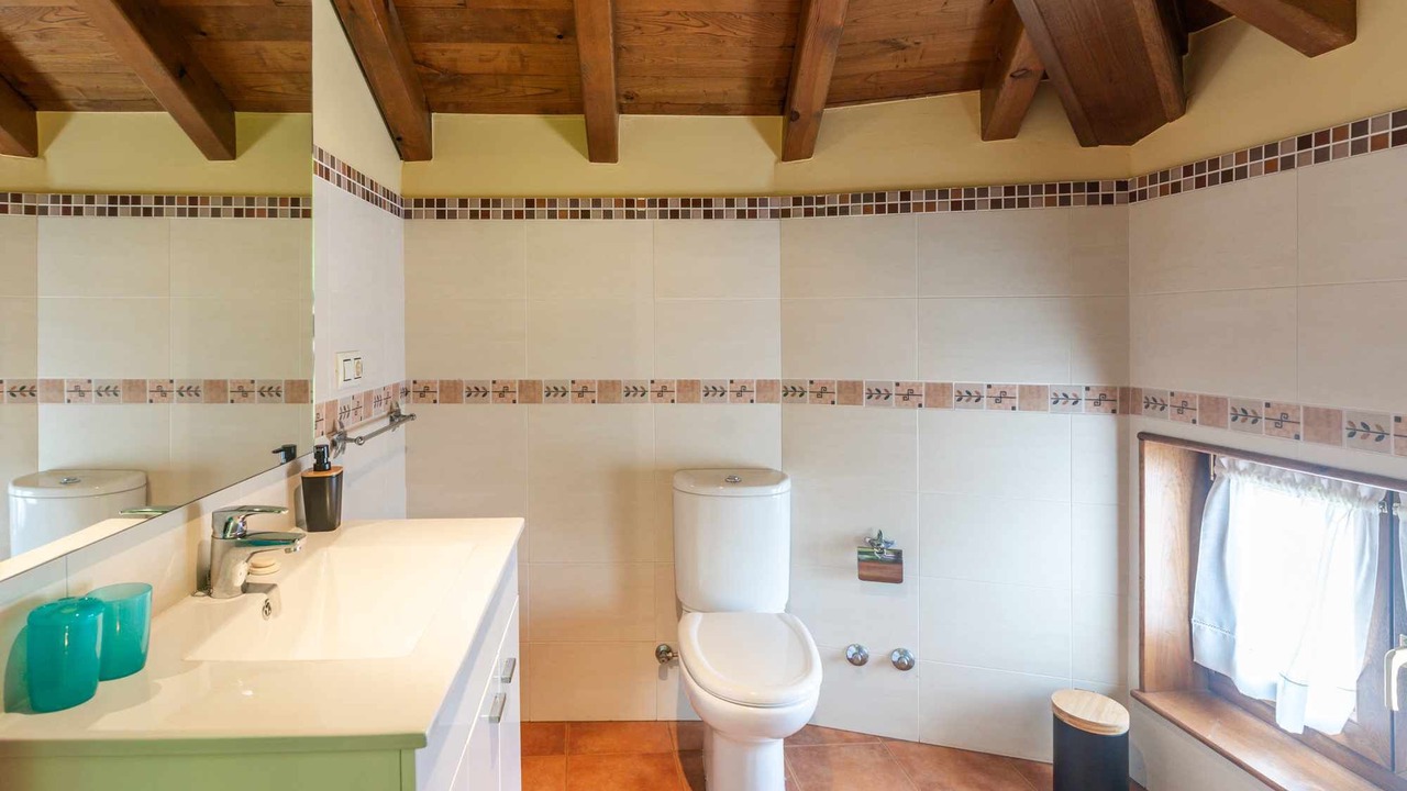 Photo of Bathroom in Rales
