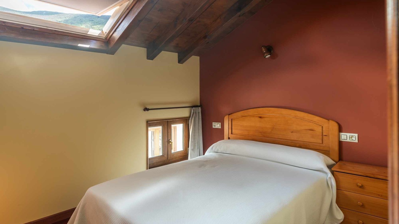 Photo of Bedroom in Rales