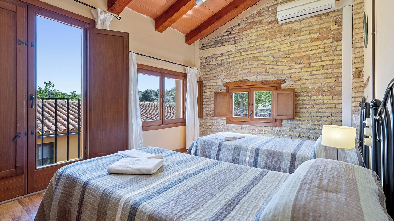 Photo of Bedroom in Flix