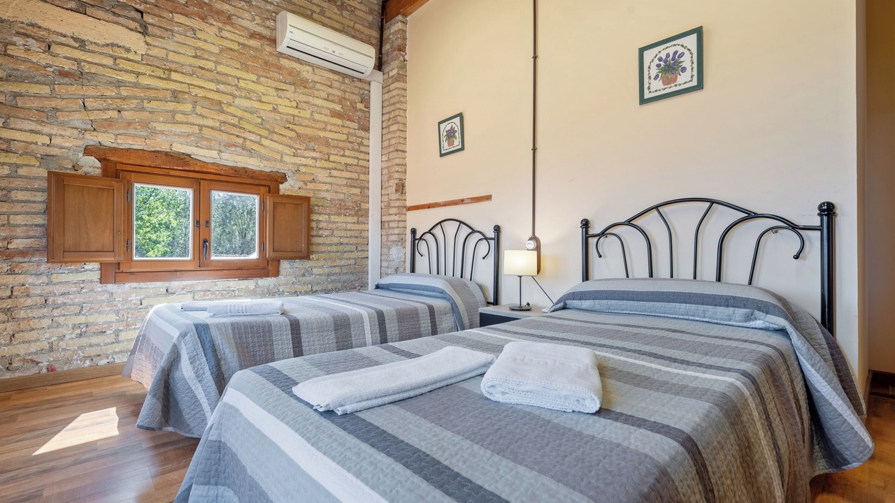 Photo of Bedroom in Flix