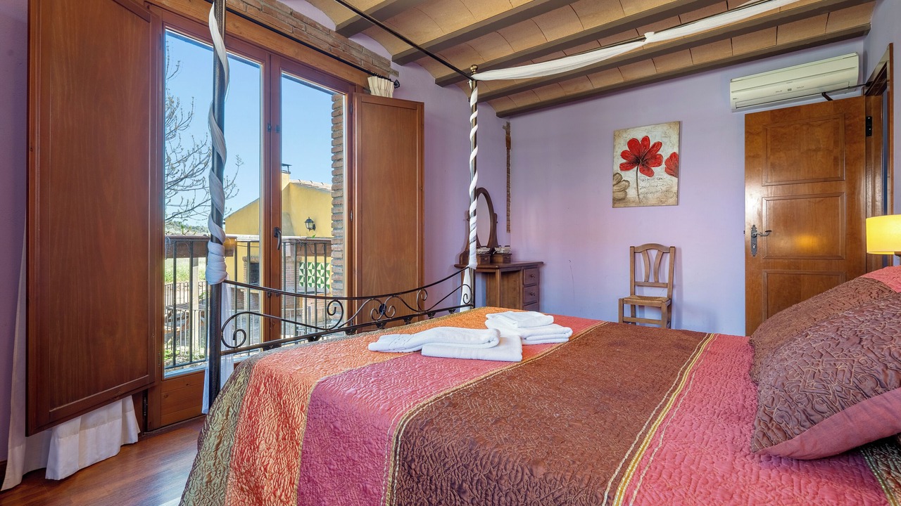Photo of Bedroom in Flix