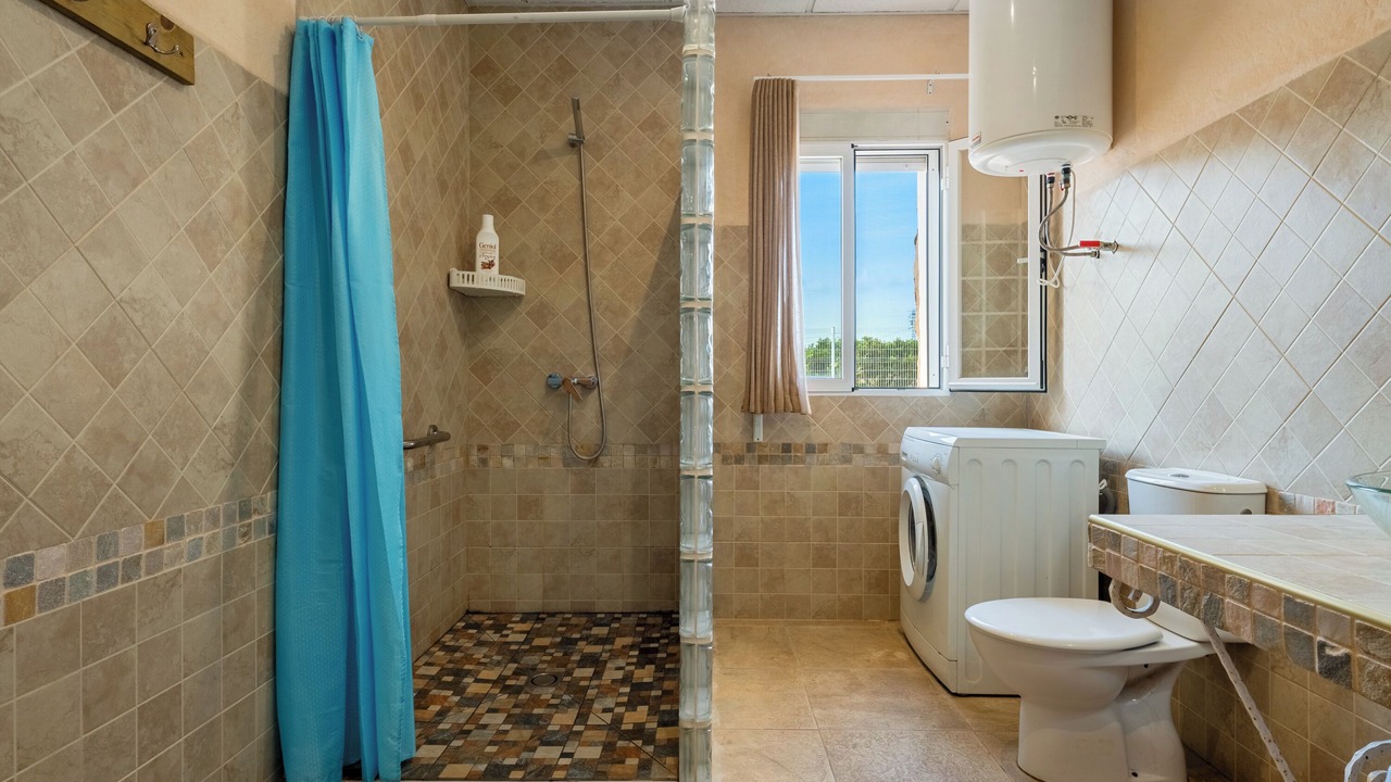 Photo of Bathroom in Camarles
