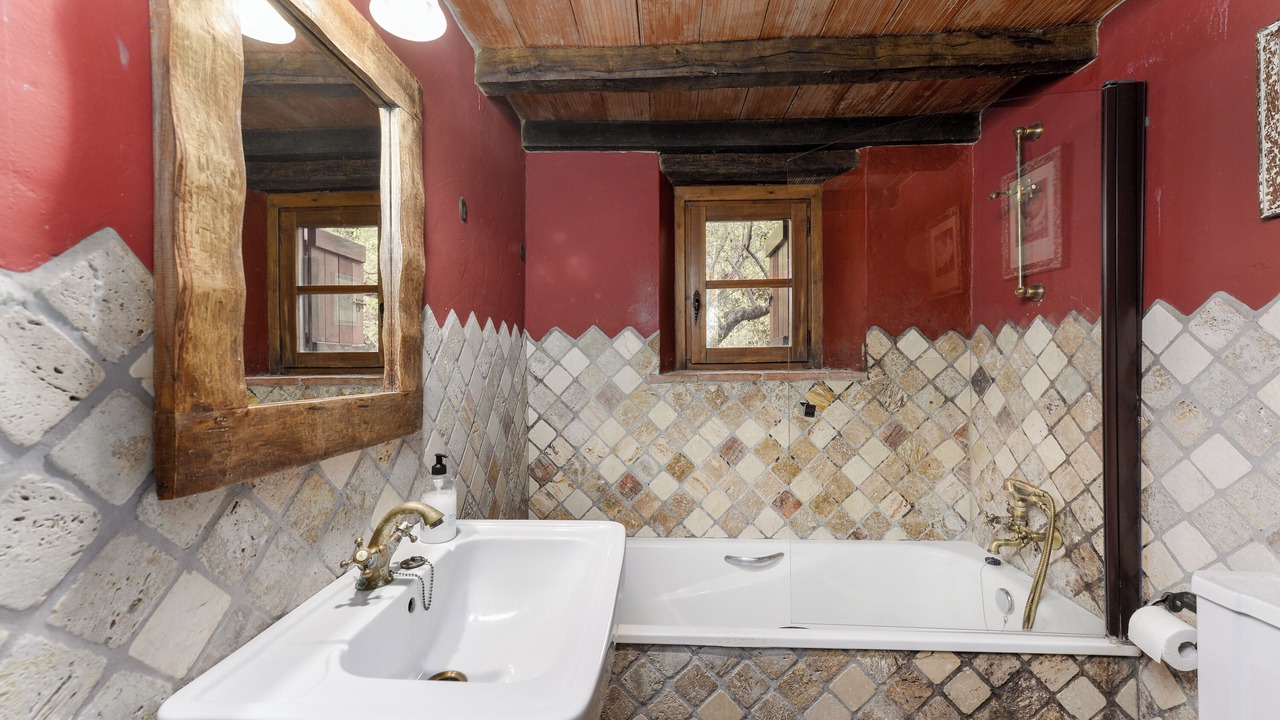 Photo of Bathroom in Los Angeles