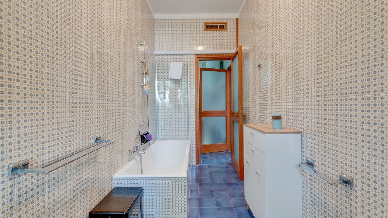Photo of Bathroom in Sale Marasino