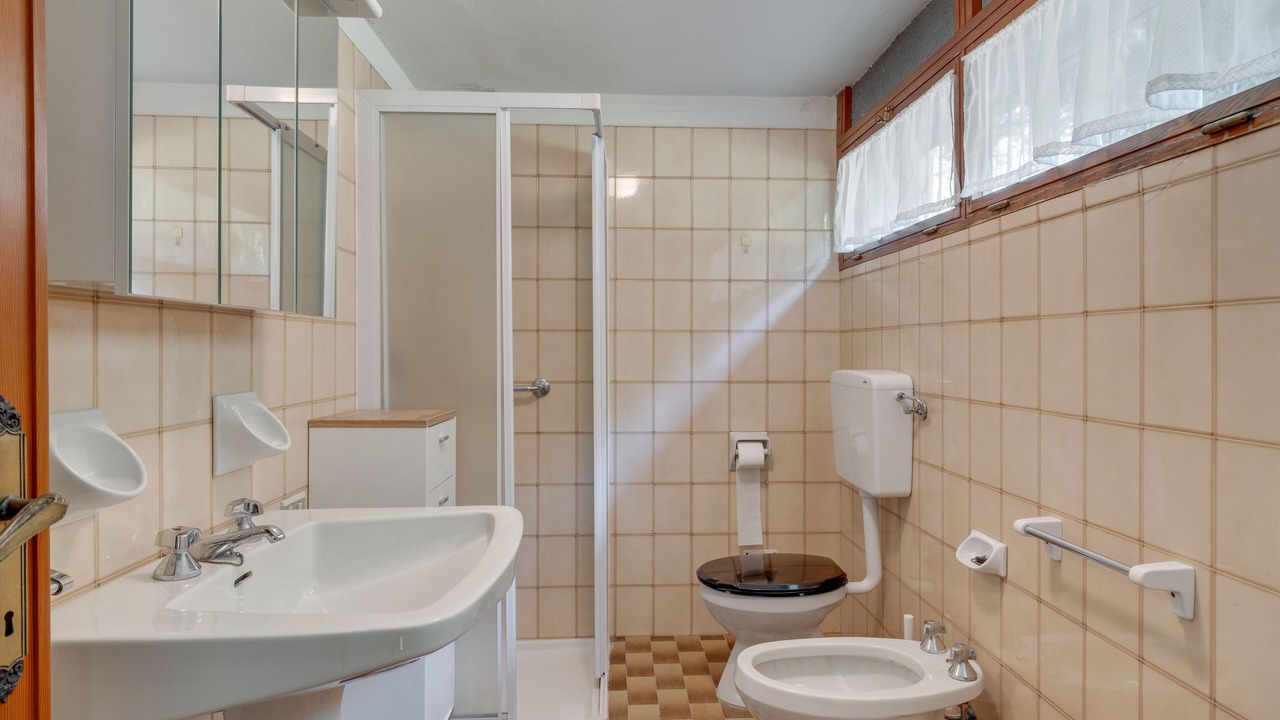 Photo of Bathroom in Sale Marasino