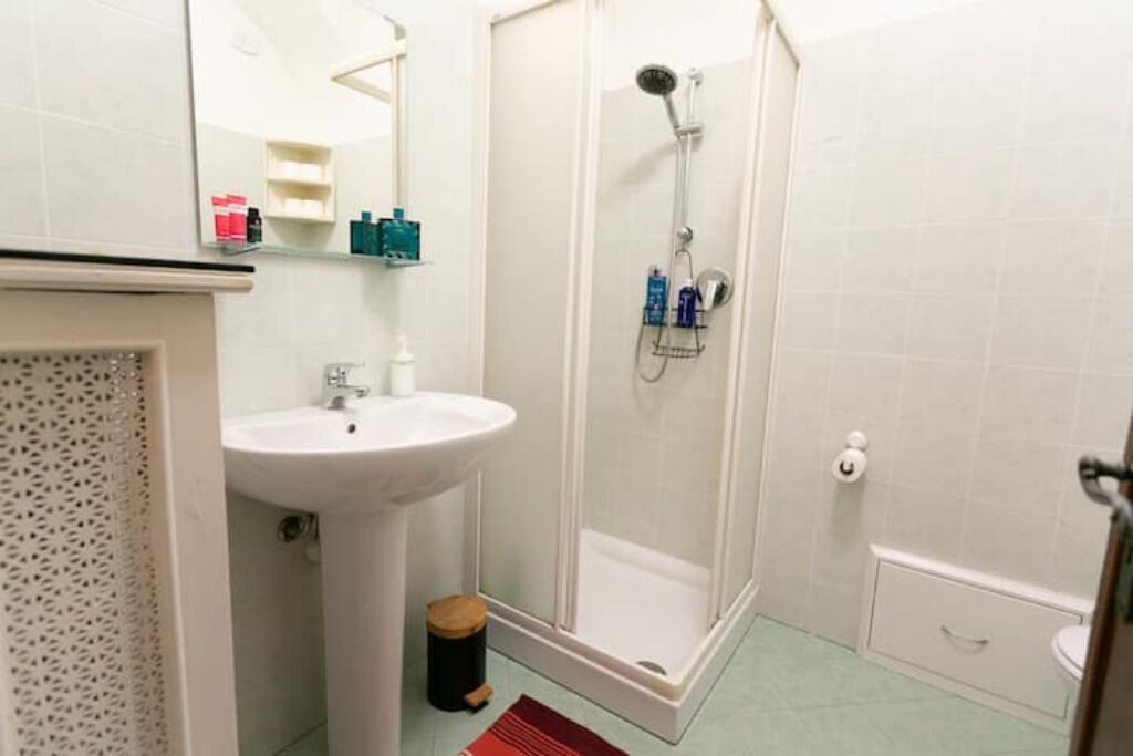 Photo of Bathroom in Netro